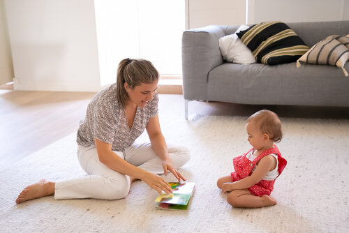 cara membacakan buku untuk bayi