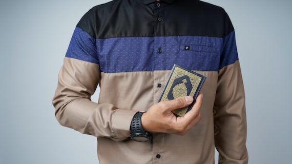 Ingin Tampil Berbeda? Coba Model Terbaru Baju Muslim Pria yang Sedang Populer