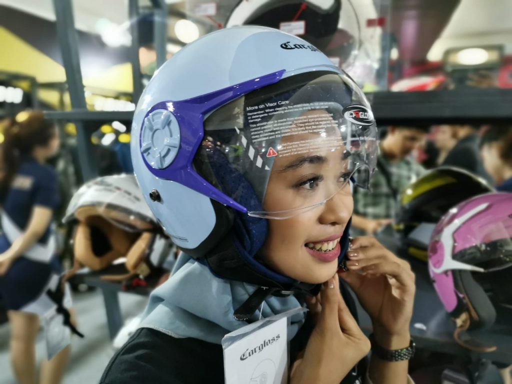 ukuran helm untuk wanita berhijab